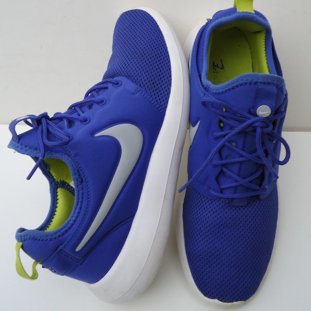 SIZE 9. Nike Roshe Two Paramount training running sneakers shoes.